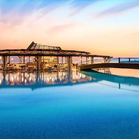 Elexus Hotel & Resort & Spa & Casino מלון קיירניה